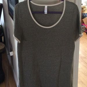 Soft like new Luluroe T-Shirt